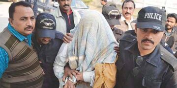 ڈیفنس کراچی میں آن لائن فراڈ اسکیموں کے خلاف کارروائی، متعدد غیر ملکیوں سمیت کئی افراد گرفتار