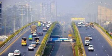 پنجاب میں ڈرائیونگ کی کم از کم عمر 16 سال مقرر، ای چالان سسٹم مزید سخت کرنے کا فیصلہ