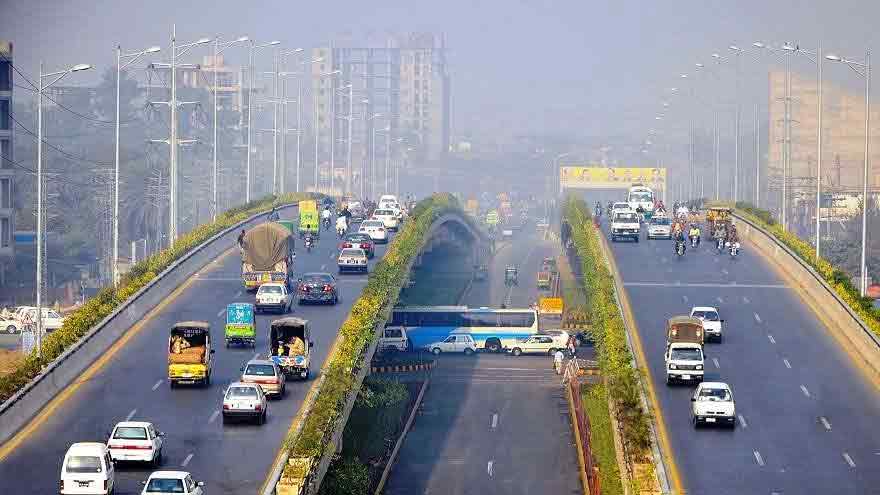 پنجاب میں ڈرائیونگ کی کم از کم عمر 16 سال مقرر، ای چالان سسٹم مزید سخت کرنے کا فیصلہ