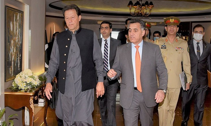 فیض حمید کے عمران خان کے خلاف سرکاری گواہ بننے کی تردید، قیاس آرائیاں بے بنیاد قرار، وکیل میاں علی اشفاق