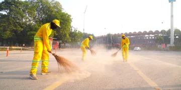 پنجاب میں گندگی پھیلانے والوں پر جرمانے عائد کرنے کا فیصلہ، صفائی کا نظام مزید سخت ہوگا