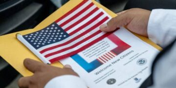 امریکا نے 19 ممالک کے شہریوں کی امیگریشن درخواستیں معطل کر دیں، گرین کارڈ اور شہریت کی کارروائیاں بھی روک دی گئیں