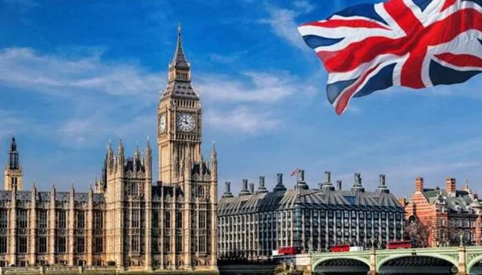 برطانیہ کی 9 یونیورسٹیوں نے پاکستانی و بنگلادیشی طلبا کے داخلے عارضی طور پر معطل کر دیے