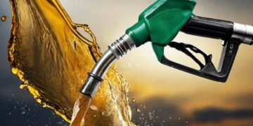 نئے سال پر پیٹرولیم مصنوعات کی قیمتوں میں بڑی کمی کا امکان، عوام کو ریلیف متوقع