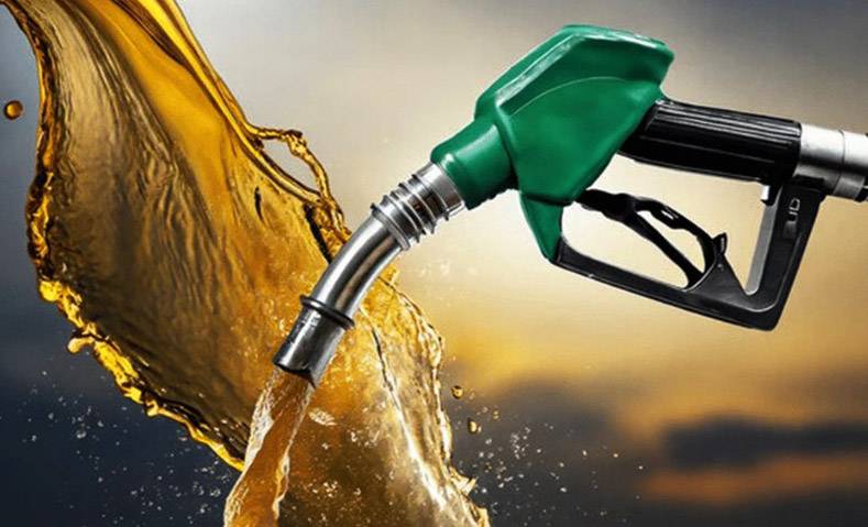 نئے سال پر پیٹرولیم مصنوعات کی قیمتوں میں بڑی کمی کا امکان، عوام کو ریلیف متوقع