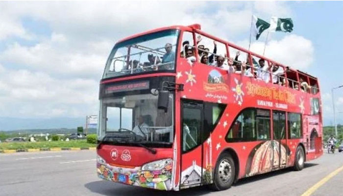 کراچی میں ڈبل ڈیکر بس سروس کا افتتاح، عوامی ٹرانسپورٹ میں بڑی سہولت