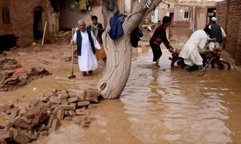 افغانستان میں شدید بارش اور برفباری کے بعد اچانک سیلاب، 17 افراد جاں بحق، بڑے پیمانے پر نقصانات