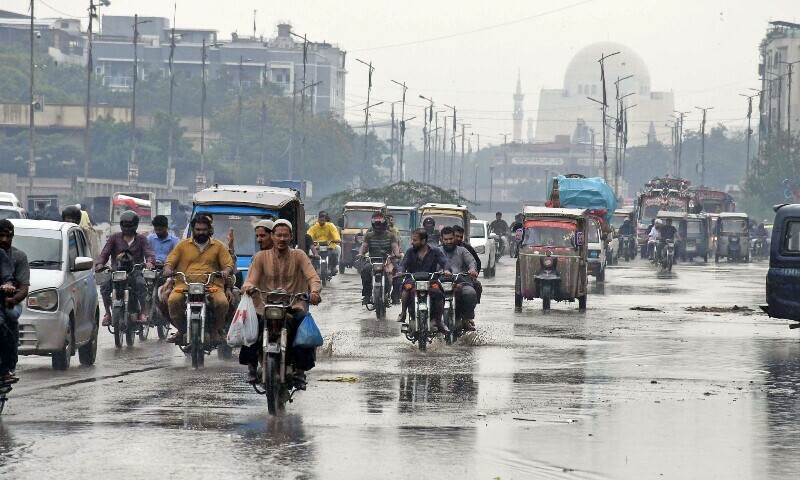 جمعرات کو کراچی میں گرج چمک کے ساتھ وقفے وقفے سے بارش کا امکان