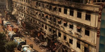 سانحہ گل پلازہ: ملبے سے لاشوں کے بجائے صرف ہڈیاں مل رہی ہیں، سینئر فائر آفیسر