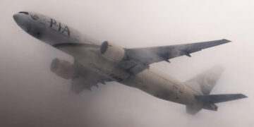 کراچی میں دھند کے باعث متاثر ہونے والا فلائٹ آپریشن چار گھنٹے بعد بحال، درجنوں پروازیں تاخیر اور منسوخ