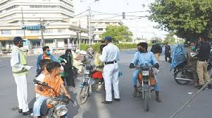 کراچی میں موبائل ایپ کے ذریعے ای چالان کا نیا نظام متعارف کرانے کی تیاری