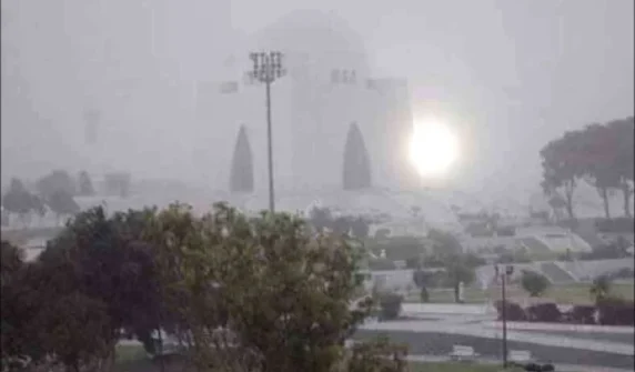 کراچی میں موسم خشک، صبح کے وقت ہلکی دھند چھائے رہنے کا امکان