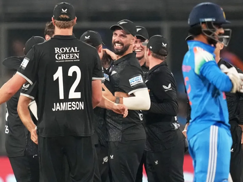 نیوزی لینڈ نے تاریخ رقم کرتے ہوئے بھارت کو پہلی بار ہوم گراؤنڈ پر ون ڈے سیریز میں شکست دے دی