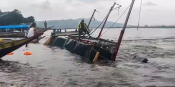 فلپائن میں 350 سے زائد مسافروں کو لے جانے والی کشتی حادثے کا شکار، 15 افراد ہلاک، 28 لاپتہ