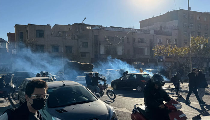 ایران میں مہنگائی کے خلاف پُرتشدد احتجاج میں شدت، فائرنگ سے 2 سکیورٹی اہلکار جاں بحق، 30 زخمی — پاک الرٹس: سنسنی نہیں، صرف خبر - PakAlerts.net — قابل اعتماد ڈیجیٹل نیوز پلیٹ فارم عالمی امور، تازہ ترین خبریں, سیاست, ٹیکنالوجی، کھیل، معیشت، تفریح، صحت، تعلیم، اور بہت کچھ ایک جگہ پر۔ ایران میں مہنگائی کے خلاف پُرتشدد احتجاج میں شدت، فائرنگ سے 2 سکیورٹی اہلکار جاں بحق، 30 زخمی