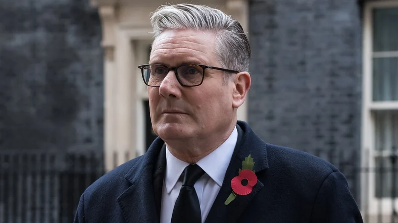 ڈیجیٹل خطرات سے بچوں کے تحفظ کے لیے آن لائن رسائی پر مزید اختیارات چاہتے ہیں، کیئر اسٹارمر