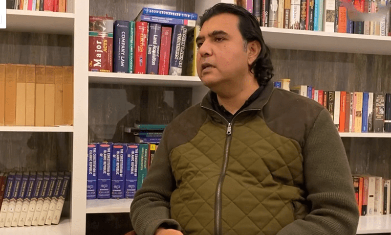 اپوزیشن کا احتجاج: پارلیمنٹ کے باہر مصطفیٰ نواز کھوکھر کو روک لیا گیا