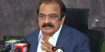 بانیٔ پی ٹی آئی کی صحت پر سیاست نہ کی جائے، 25 مرتبہ طبی معائنہ ہو چکا ہے، رانا ثناء اللّٰہ