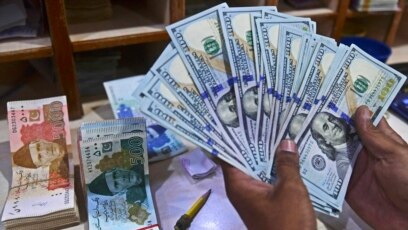 امریکی ڈالر کی قدر میں کمی سے پاکستان کے بیرونی قرضوں میں اضافے کا خدشہ