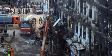 سانحہ گل پلازہ کی تحقیقات، کمیشن کا ڈی جی ایس بی سی اے کو 47 سوالات پر مشتمل سوالنامہ جاری