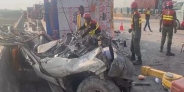 ایم 9 موٹروے پر خوفناک تصادم، ہلاکتیں 14 ہوگئیں، 12 افراد ایک ہی خاندان کے تھے