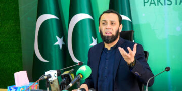 پی ٹی آئی سے ڈیل کی خبریں بے بنیاد ہیں، نہ کوئی ڈیل ہے نہ ڈھیل: عطا تارڑ