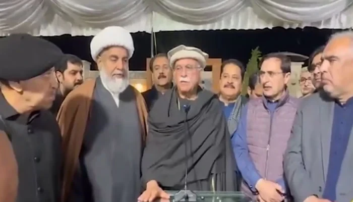 اپوزیشن اتحاد کا عمران خان سے ملاقات اور مکمل علاج تک پارلیمنٹ ہاؤس کے باہر دھرنا دینے کا اعلان