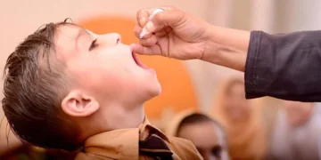 ملک بھر میں انسدادِ پولیو مہم کا آغاز، سندھ، بلوچستان، خیبر پختون خوا اور پنجاب میں بچوں کو قطرے پلانے کا عمل شروع