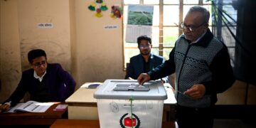 بنگلادیش میں عام انتخابات کیلئے ووٹنگ جاری، بی این پی اور جماعت اسلامی کے درمیان سخت مقابلے کی توقع