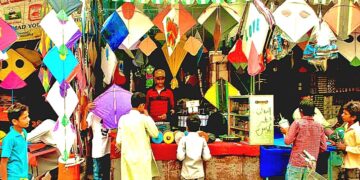 لاہور میں تین روز میں 54 کروڑ روپے سے زائد کی پتنگ اور ڈور فروخت، پشاور کے کاریگر دن رات مصروف