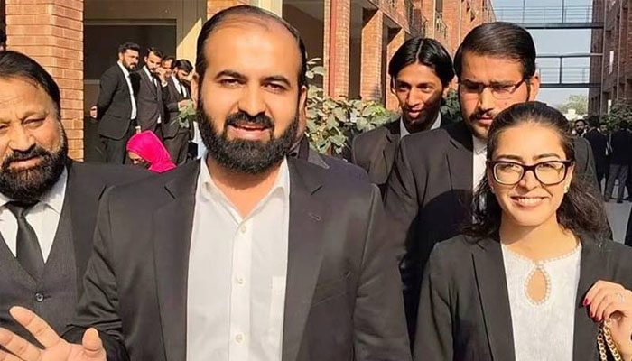 انسدادِ دہشت گردی عدالت نے ایمان مزاری اور ہادی علی چٹھہ کی دو مقدمات میں ضمانت منظور کر لی