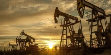 آبنائے ہرمز بحران سے عالمی تیل مارکیٹ میں ہلچل، قیمتیں 200 ڈالر فی بیرل تک پہنچنے کا خدشہ