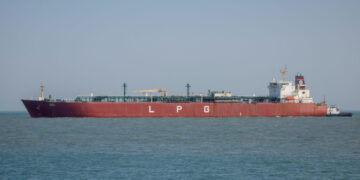 ایران کا پاکستان آنے والے تیل بردار بحری جہازوں کو اجازت دینے پر اتفاق