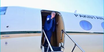 اسحاق ڈار چین روانہ، پاک چین تعلقات اور علاقائی صورتحال پر اہم بات چیت متوقع