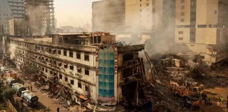 سانحہ گل پلازا پر جوڈیشل کمیشن کا ایکشن، ڈی جی ایس بی سی اے کو نوٹس جاری