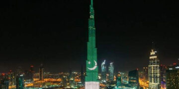 یوم پاکستان پر برج خلیفہ پاکستانی پرچم کے رنگوں سے روشن، یو اے ای میں تقریبات کا انعقاد