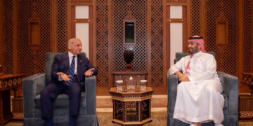 سعودی ولی عہد محمد بن سلمان سے وزیراعظم شہباز شریف کی ملاقات، پاکستان کی مکمل یکجہتی کا اعادہ