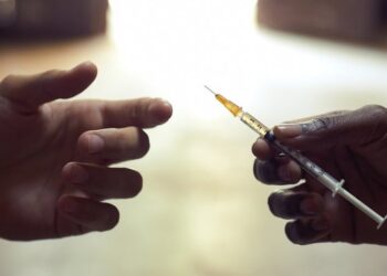 ایچ آئی وی کے بڑھتے کیسز: استعمال شدہ سرنجز پر پابندی پر سخت عملدرآمد کا حکم