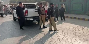 لکی مروت میں پولیس موبائل کے قریب دھماکا، اے ایس آئی سمیت 5 اہلکار زخمی