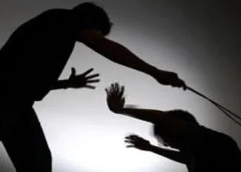 پھٹی ہوئی ٹوپی پر طالب علم پر تشدد، مدرسے کا استاد گرفتار