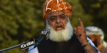 آئین، 18ویں ترمیم اور صوبائی خودمختاری کا دفاع ناگزیر ہو چکا ہے، مولانا فضل الرحمان