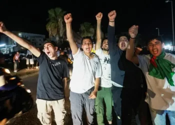 لبنان میں اسرائیل کے ساتھ 10 روزہ جنگ بندی کے آغاز پر جشن، بیروت میں خوشی کی لہر اور ہوائی فائرنگ