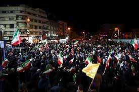 جنگ بندی کے اعلان پر ایران میں عوام سڑکوں پر، بھرپور جشن اور خوشی کا اظہار