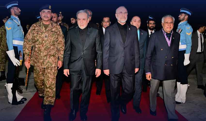اسلام آباد میں امریکا سے مذاکرات کے لیے ایرانی اعلیٰ سطحی وفد پہنچ گیا