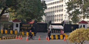 مشرق وسطیٰ میں پاکستان کی امن کوششیں بھارت کیلئے دھچکا قرار، فنانشل ٹائمز رپورٹ