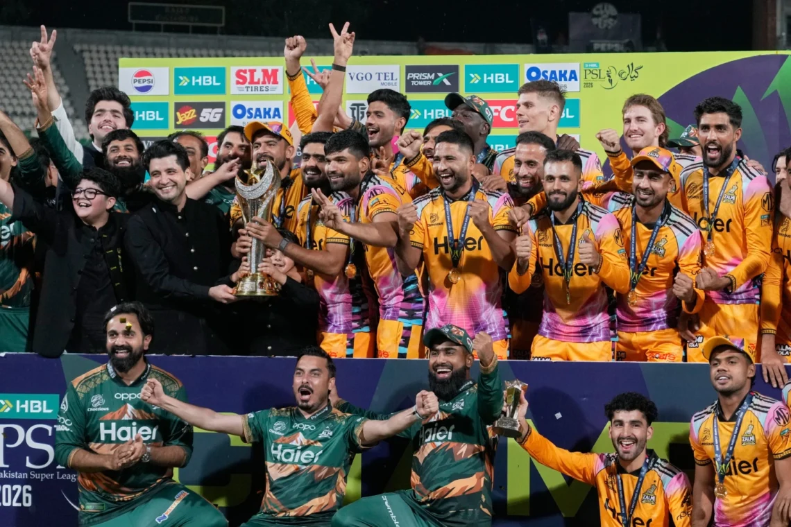 پشاور زلمی نے حیدرآباد کنگز مین کو شکست دے کر پی ایس ایل 11 کا ٹائٹل جیت لیا