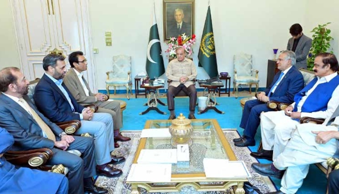 ایم کیو ایم وفد کی وزیراعظم سے ملاقات، کراچی اور حیدرآباد کیلئے 25 ارب روپے کے ترقیاتی پیکج پر اتفاق — پاک الرٹس: سنسنی نہیں، صرف خبر - PakAlerts.net — قابل اعتماد ڈیجیٹل نیوز پلیٹ فارم عالمی امور، تازہ ترین خبریں, سیاست, ٹیکنالوجی، کھیل، معیشت، تفریح، صحت، تعلیم، اور بہت کچھ ایک جگہ پر۔ ایم کیو ایم وفد کی وزیراعظم سے ملاقات، کراچی اور حیدرآباد کیلئے 25 ارب روپے کے ترقیاتی پیکج پر اتفاق