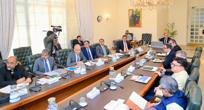 خسارے میں چلنے والے سرکاری اداروں کی نجکاری حکومت کی اولین ترجیح ہے، وزیراعظم