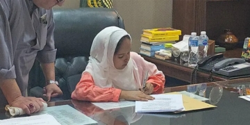 تھیلیسیمیا میں مبتلا 18 سالہ منیبہ مقصود ایک روز کے لیے اٹک کی اعزازی ڈپٹی کمشنر مقرر — پاک الرٹس: سنسنی نہیں، صرف خبر - PakAlerts.net — قابل اعتماد ڈیجیٹل نیوز پلیٹ فارم عالمی امور، تازہ ترین خبریں, سیاست, ٹیکنالوجی، کھیل، معیشت، تفریح، صحت، تعلیم، اور بہت کچھ ایک جگہ پر۔ تھیلیسیمیا میں مبتلا 18 سالہ منیبہ مقصود ایک روز کے لیے اٹک کی اعزازی ڈپٹی کمشنر مقرر