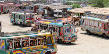 کراچی میں ٹرانسپورٹرز کی ہڑتال دوسرے روز بھی جاری، شہری شدید مشکلات کا شکار